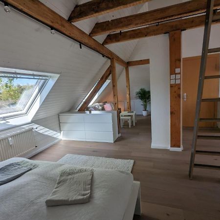 Helles Dachgeschoss-Appartement Krefeld Bagian luar foto
