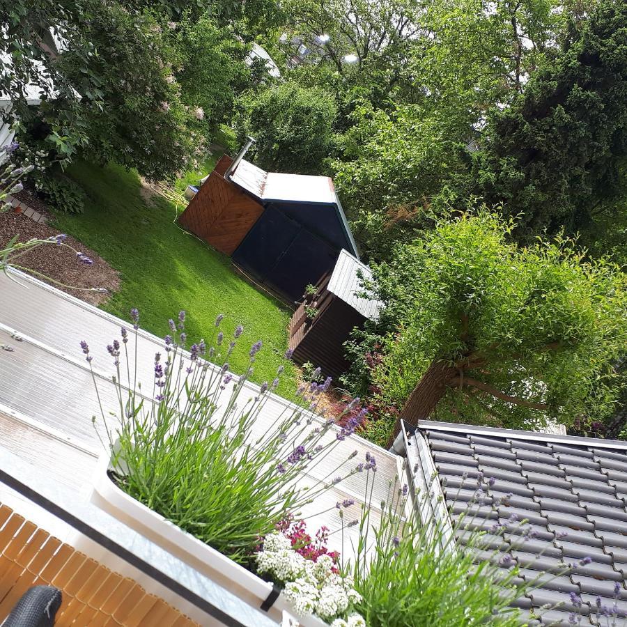 Helles Dachgeschoss-Appartement Krefeld Bagian luar foto